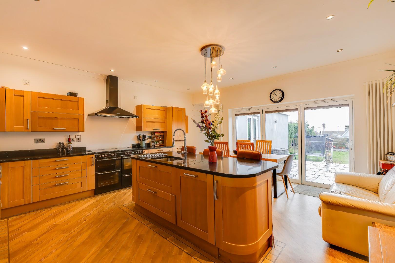 76 South Road, Sully, CF64 5SL